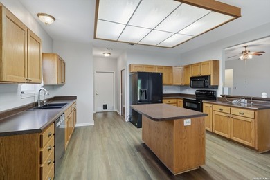 Welcome to this beautifully updated handicap-accessible - photo 9