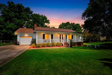 This beautiful 3-bedroom, 2-bathroom home combines classic charm - photo 40