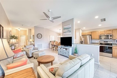 Welcome to award-winning Colonial Country Club! This 3 Bedroom - photo 2