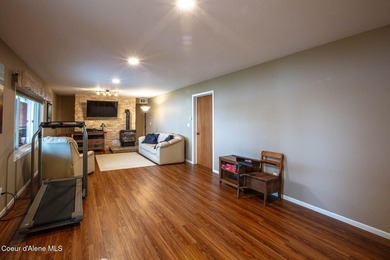 Enjoy waterfront living in this inviting 3,276 sq. ft. home - photo 42