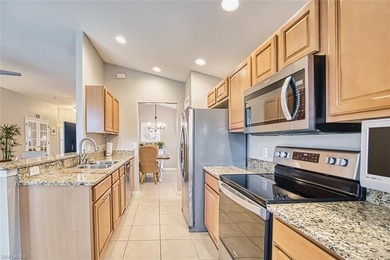 Welcome to award-winning Colonial Country Club! This 3 Bedroom - photo 3