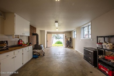 Enjoy waterfront living in this inviting 3,276 sq. ft. home - photo 50