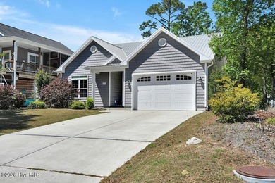 Welcome to a cozy take on modern beach living where style - photo 1