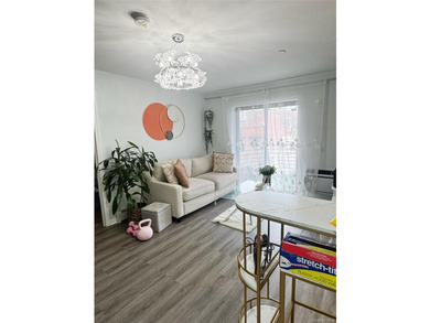 This stunning condo apartment features 2 spacious bedrooms and 2 - photo 1