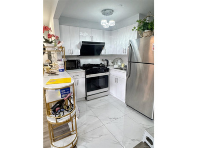 This stunning condo apartment features 2 spacious bedrooms and 2 - photo 2