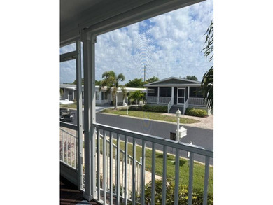 BEST PRICE!.... on this well maintained 2 Bed/2 Bath, Plus Den - photo 4