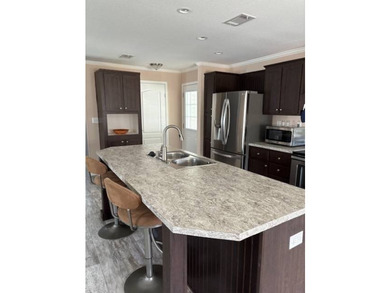BEST PRICE!.... on this well maintained 2 Bed/2 Bath, Plus Den - photo 5