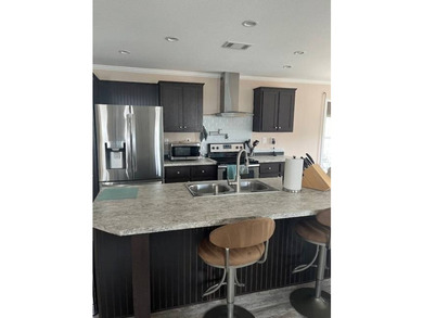 BEST PRICE!.... on this well maintained 2 Bed/2 Bath, Plus Den - photo 7