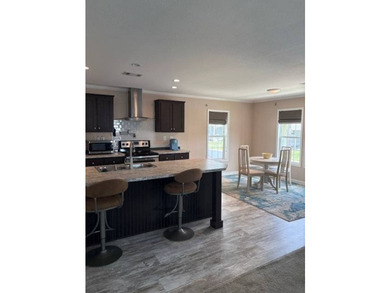 BEST PRICE!.... on this well maintained 2 Bed/2 Bath, Plus Den - photo 8