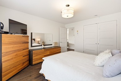 PRIME LOCATION for a UNIQUE lifestyle within walking distance of - photo 25