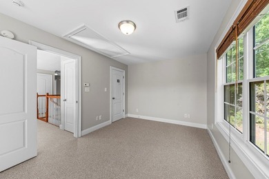 Experience the perfect blend of space, serenity, and convenience - photo 31