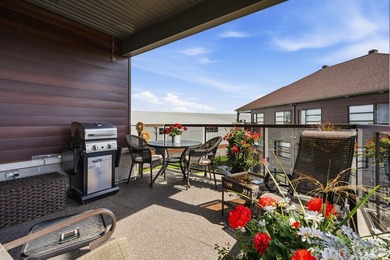 PRIME LOCATION for a UNIQUE lifestyle within walking distance of - photo 33
