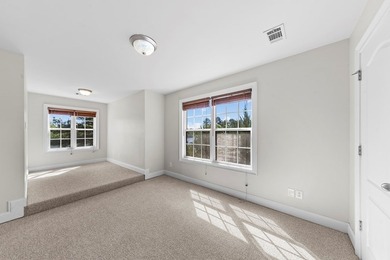 Experience the perfect blend of space, serenity, and convenience - photo 34
