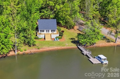 Wake up to breathtaking waterfront views in this beautifully - photo 2