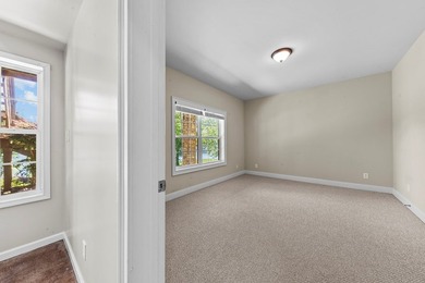 Experience the perfect blend of space, serenity, and convenience - photo 42