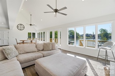 Wake up to breathtaking waterfront views in this beautifully - photo 8