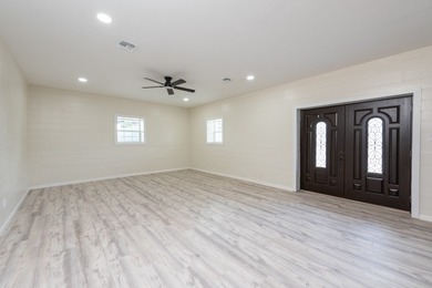 HUGE $75,000 REDUCTION!!! DISCOVER THE ULTIMATE SETUP FOR LIVING - photo 6