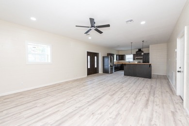 HUGE $75,000 REDUCTION!!! DISCOVER THE ULTIMATE SETUP FOR LIVING - photo 7