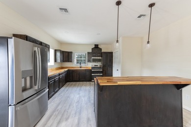 HUGE $75,000 REDUCTION!!! DISCOVER THE ULTIMATE SETUP FOR LIVING - photo 8