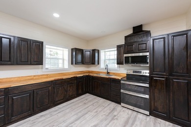 HUGE $75,000 REDUCTION!!! DISCOVER THE ULTIMATE SETUP FOR LIVING - photo 10