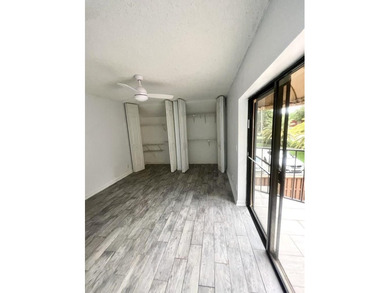 Beautiful 3-bedroom, 3-bathroom townhouse in highly desirable - photo 4