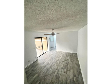 Beautiful 3-bedroom, 3-bathroom townhouse in highly desirable - photo 5