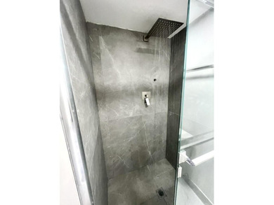 Beautiful 3-bedroom, 3-bathroom townhouse in highly desirable - photo 6