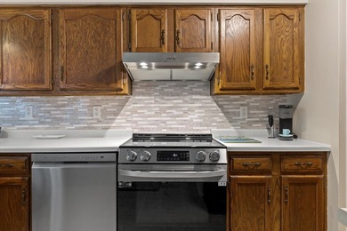 Beautifully updated 3BR/2BA first-floor condo in the rarely - photo 6