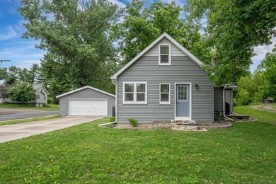 Move-In Ready & Completely Updated! Don't miss this beautifully - photo 11