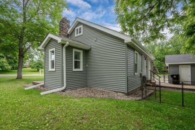 Move-In Ready & Completely Updated! Don't miss this beautifully - photo 14