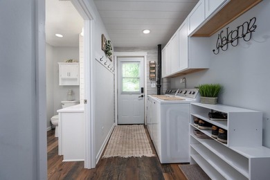 Move-In Ready & Completely Updated! Don't miss this beautifully - photo 17