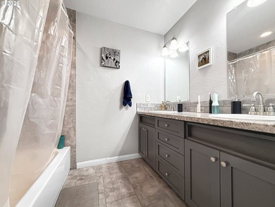 Beautifully updated and versatile property just a short distance - photo 17