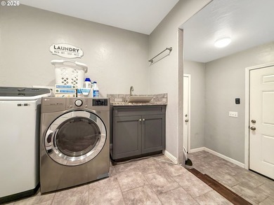 Beautifully updated and versatile property just a short distance - photo 19