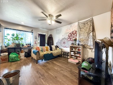 Beautifully updated and versatile property just a short distance - photo 22
