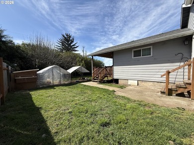 Beautifully updated and versatile property just a short distance - photo 26