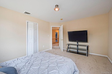Over 3000 Sq ft post modern colonial on oversized lot with 6+ - photo 29