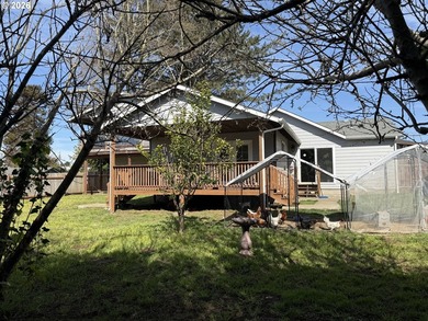 Beautifully updated and versatile property just a short distance - photo 31