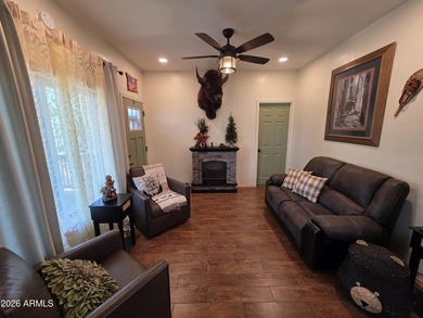 Nestled in the White Mountains of Arizona, Lakeside is a vibrant - photo 15