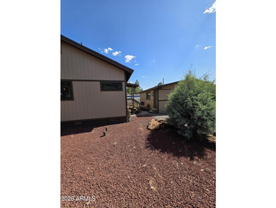 Nestled in the White Mountains of Arizona, Lakeside is a vibrant - photo 32