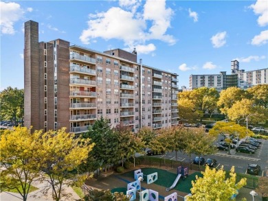 Meadowwood at Gateway, 4th floor, 1-bedroom *F* unit with a