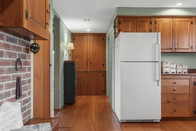 The home of Arthur Noble, Jr., this classic cape was originally - photo 22