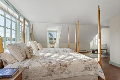 The home of Arthur Noble, Jr., this classic cape was originally - photo 44