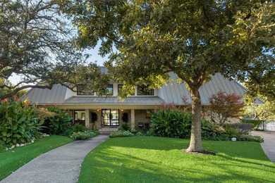 Exceptional waterfront home with contemporary design set against - photo 4