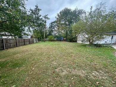 Welcome to this Charming 1920's home on Roe Blvd. The interior - photo 21