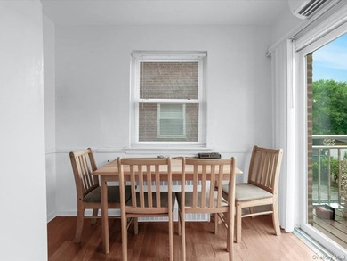 Beautifully maintained 1950 solid-brick single-family home - photo 11