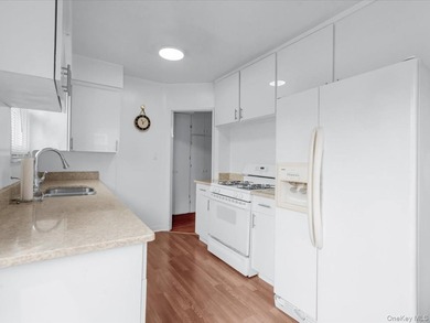 Beautifully maintained 1950 solid-brick single-family home - photo 12