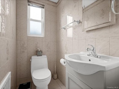 Beautifully maintained 1950 solid-brick single-family home - photo 15