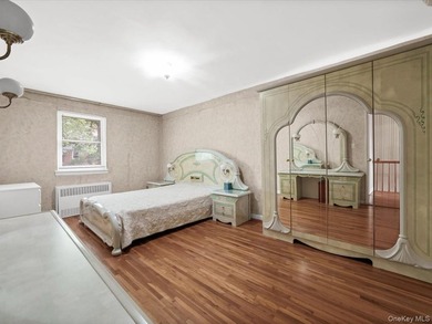 Beautifully maintained 1950 solid-brick single-family home - photo 16