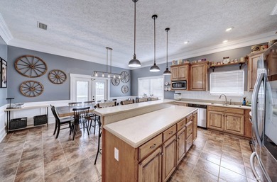 221 White Oaks Boulevard, where you can enjoy the space and - photo 17