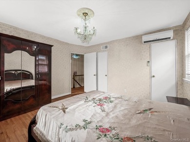 Beautifully maintained 1950 solid-brick single-family home - photo 19